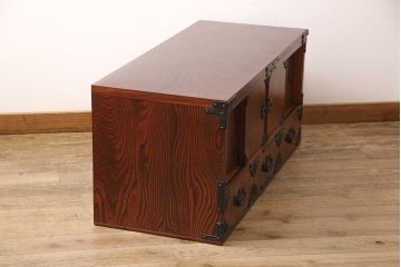 中古　伝統民芸　岩谷堂箪笥　力強い杢目と上品な金具が魅力のローボード(収納棚、戸棚、引き出し、テレビ台)(R-049136)