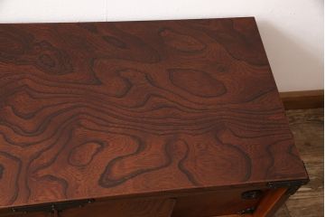 中古　伝統民芸　岩谷堂箪笥　力強い杢目と上品な金具が魅力のローボード(収納棚、戸棚、引き出し、テレビ台)(R-049136)