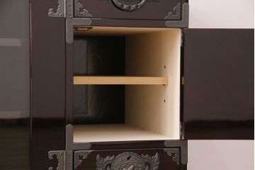 中古　極美品　展示品　牡丹金具と木地呂塗りが素晴らしい仙台箪笥(車箪笥、収納箪笥)(定価約145万8千円)(R-049139)