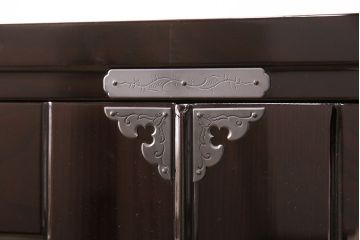 中古　極美品　展示品　牡丹金具と木地呂塗りが素晴らしい仙台箪笥(車箪笥、収納箪笥)(定価約145万8千円)(R-049139)