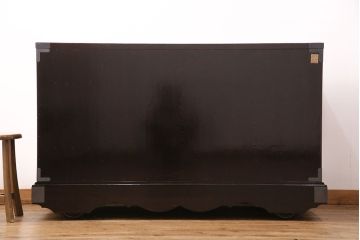 中古　極美品　展示品　牡丹金具と木地呂塗りが素晴らしい仙台箪笥(車箪笥、収納箪笥)(定価約145万8千円)(R-049139)