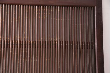 アンティーク建具　枠・ヒノキ材、腰板・ケヤキ材　山形県産　縁起物の巾着金具が目を引く蔵戸(引き戸、玄関戸、建具)(R-049140)