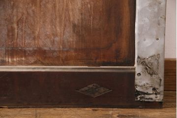 アンティーク建具　枠・ヒノキ材、腰板・ケヤキ材　大黒天・恵比寿天　めでたい尽くしの意匠が魅力の蔵戸(引き戸、玄関戸、建具)(R-049141)