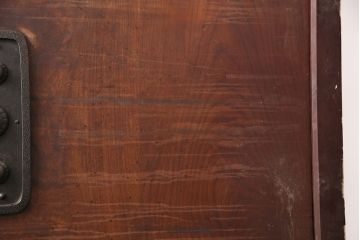 アンティーク建具　ヒノキ材・ケヤキ材　特大金具が存在感抜群の庄内蔵戸(引き戸、玄関戸、建具)(R-049142)