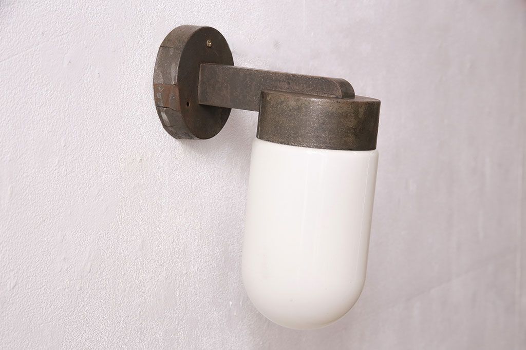 アンティーク照明　昭和初期　ブラケットの無骨なデザインがお洒落なウォールランプ(壁付け照明、壁掛け照明)(R-049148)