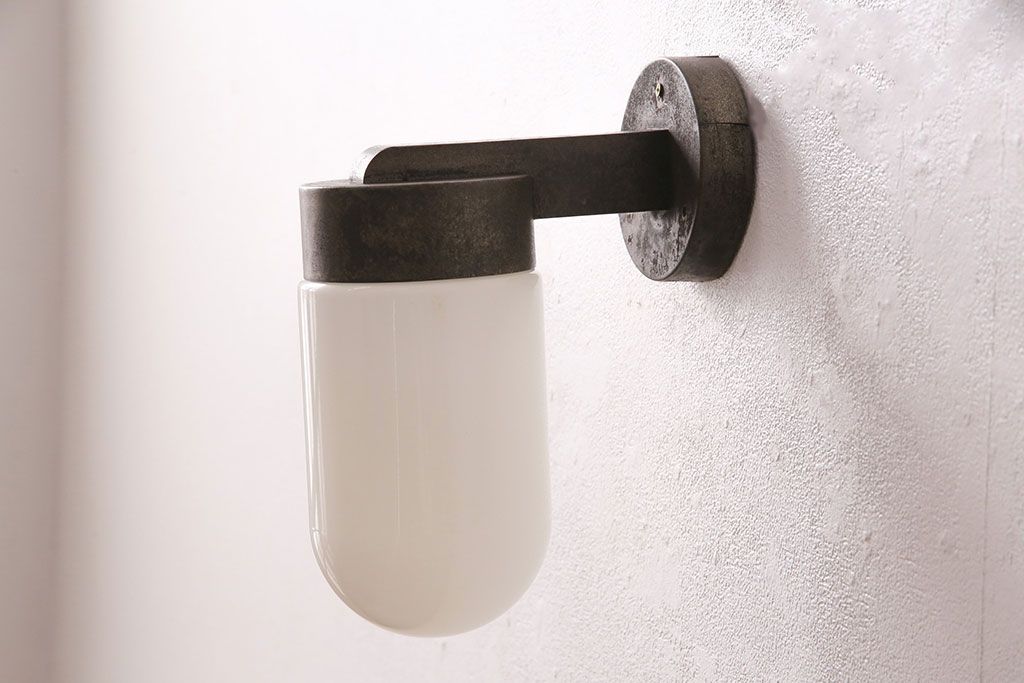 アンティーク照明　昭和初期　ブラケットの無骨なデザインがお洒落なウォールランプ(壁付け照明、壁掛け照明)(R-049148)