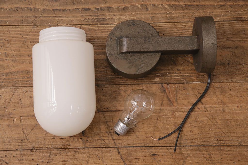 アンティーク照明　昭和初期　ブラケットの無骨なデザインがお洒落なウォールランプ(壁付け照明、壁掛け照明)(R-049148)