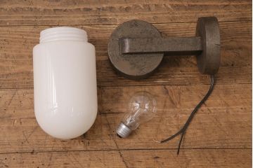 アンティーク照明　昭和初期　ブラケットの無骨なデザインがお洒落なウォールランプ(壁付け照明、壁掛け照明)(R-049148)