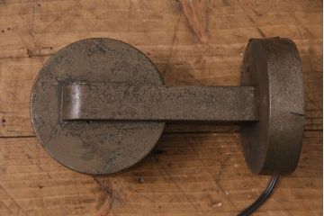 アンティーク照明　昭和初期　ブラケットの無骨なデザインがお洒落なウォールランプ(壁付け照明、壁掛け照明)(R-049148)