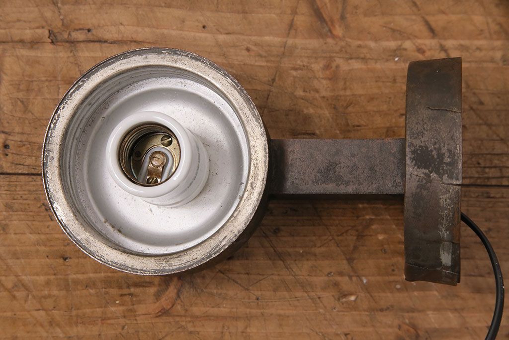 アンティーク照明　昭和初期　ブラケットの無骨なデザインがお洒落なウォールランプ(壁付け照明、壁掛け照明)(R-049148)