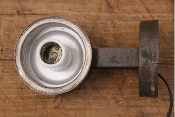 アンティーク照明　昭和初期　ブラケットの無骨なデザインがお洒落なウォールランプ(壁付け照明、壁掛け照明)(R-049148)