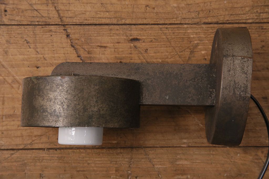 アンティーク照明　昭和初期　ブラケットの無骨なデザインがお洒落なウォールランプ(壁付け照明、壁掛け照明)(R-049148)