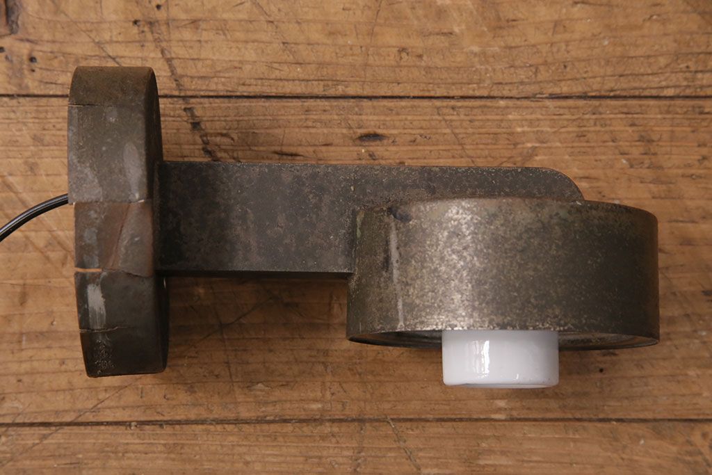 アンティーク照明　昭和初期　ブラケットの無骨なデザインがお洒落なウォールランプ(壁付け照明、壁掛け照明)(R-049148)