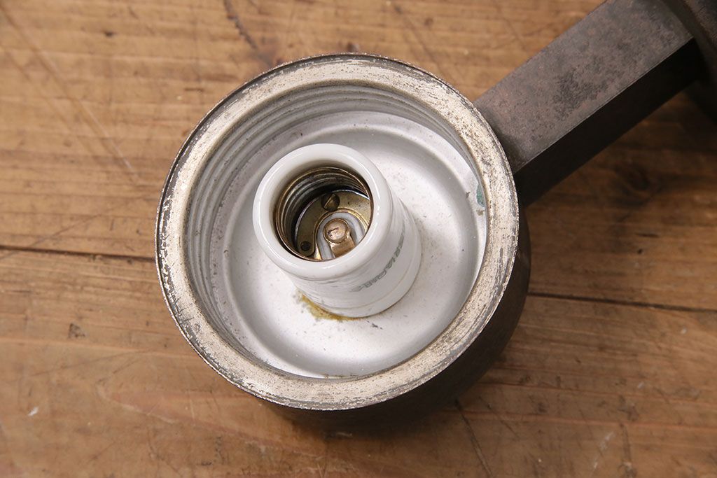 アンティーク照明　昭和初期　ブラケットの無骨なデザインがお洒落なウォールランプ(壁付け照明、壁掛け照明)(R-049148)