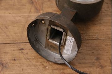 アンティーク照明　昭和初期　ブラケットの無骨なデザインがお洒落なウォールランプ(壁付け照明、壁掛け照明)(R-049148)