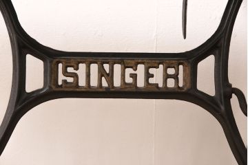 イギリスアンティーク　SINGER(シンガー)社　お洒落な雰囲気をぐっと高める!拡張式天板付きのミシンテーブル(シンガーミシン、ミシン台、ディスプレイ、工業用ミシン)(R-049149)