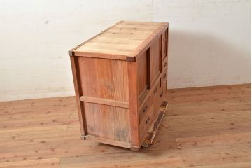 和製アンティーク　前面ケヤキ材　和の趣きを感じさせる、赤味がかった色合いが魅力の箪笥サイドボード(関東水屋箪笥、キャビネット、収納棚)(R-049152)