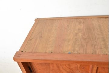 和製アンティーク　前面ケヤキ材　麻の葉の組子がアクセントになった、和の趣きを感じさせる茶箪笥(重ね箪笥、関東水屋箪笥、キャビネット、収納棚)(R-049153)