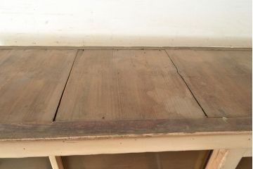 和製アンティーク　収納力抜群!素朴な木の風合いが味わい深い収納棚(キャビネット、戸棚、飾り棚、店舗什器)(R-049154)