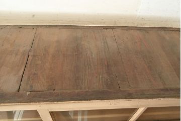 和製アンティーク　収納力抜群!素朴な木の風合いが味わい深い収納棚(キャビネット、戸棚、飾り棚、店舗什器)(R-049154)