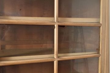 和製アンティーク　収納力抜群!素朴な木の風合いが味わい深い収納棚(キャビネット、戸棚、飾り棚、店舗什器)(R-049154)