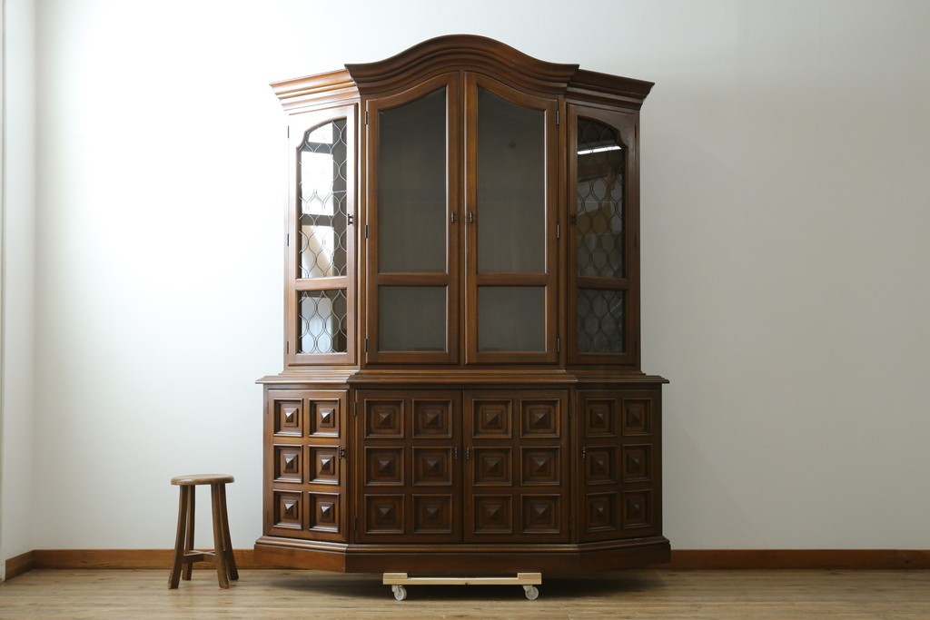 中古　美品　DREXEL HERITAGE(ドレクセルヘリテイジ)　エスペラント　クラシカルな佇まいが魅力のキャビネット　定価約120万円　(R-049159)