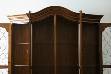 中古　美品　DREXEL HERITAGE(ドレクセルヘリテイジ)　エスペラント　クラシカルな佇まいが魅力のキャビネット　定価約120万円　(R-049159)