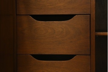中古　美品　DREXEL HERITAGE(ドレクセルヘリテイジ)　エスペラント　クラシカルな佇まいが魅力のキャビネット　定価約120万円　(R-049159)