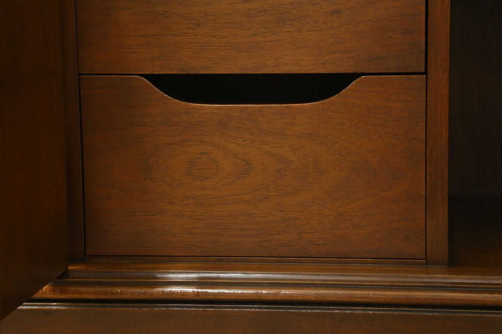 中古　美品　DREXEL HERITAGE(ドレクセルヘリテイジ)　エスペラント　クラシカルな佇まいが魅力のキャビネット　定価約120万円　(R-049159)