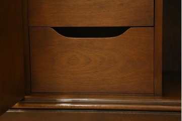 中古　美品　DREXEL HERITAGE(ドレクセルヘリテイジ)　エスペラント　クラシカルな佇まいが魅力のキャビネット　定価約120万円　(R-049159)