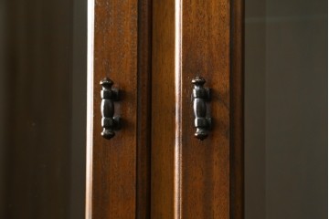 中古　美品　DREXEL HERITAGE(ドレクセルヘリテイジ)　エスペラント　クラシカルな佇まいが魅力のキャビネット　定価約120万円　(R-049159)