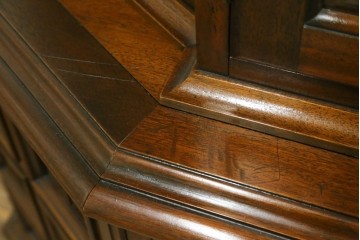 中古　美品　DREXEL HERITAGE(ドレクセルヘリテイジ)　エスペラント　クラシカルな佇まいが魅力のキャビネット　定価約120万円　(R-049159)