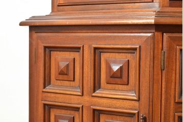 中古　美品　DREXEL HERITAGE(ドレクセルヘリテイジ)　エスペラント　クラシカルな佇まいが魅力のキャビネット(カップボード、食器棚、飾り棚、戸棚、収納棚)(定価約120万円)(R-049159)