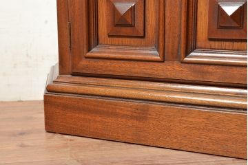 中古　美品　DREXEL HERITAGE(ドレクセルヘリテイジ)　エスペラント　クラシカルな佇まいが魅力のキャビネット(カップボード、食器棚、飾り棚、戸棚、収納棚)(定価約120万円)(R-049159)