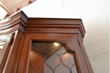 中古　美品　DREXEL HERITAGE(ドレクセルヘリテイジ)　エスペラント　クラシカルな佇まいが魅力のキャビネット(カップボード、食器棚、飾り棚、戸棚、収納棚)(定価約120万円)(R-049159)