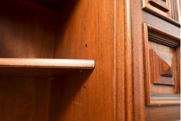 中古　美品　DREXEL HERITAGE(ドレクセルヘリテイジ)　エスペラント　クラシカルな佇まいが魅力のキャビネット(カップボード、食器棚、飾り棚、戸棚、収納棚)(定価約120万円)(R-049159)