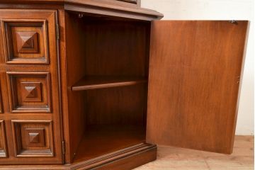中古　美品　DREXEL HERITAGE(ドレクセルヘリテイジ)　エスペラント　クラシカルな佇まいが魅力のキャビネット(カップボード、食器棚、飾り棚、戸棚、収納棚)(定価約120万円)(R-049159)