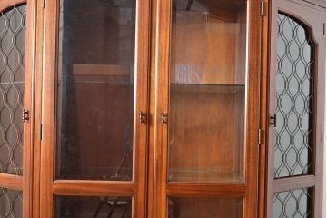 中古　美品　DREXEL HERITAGE(ドレクセルヘリテイジ)　エスペラント　クラシカルな佇まいが魅力のキャビネット(カップボード、食器棚、飾り棚、戸棚、収納棚)(定価約120万円)(R-049159)