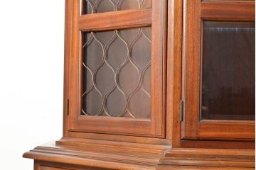 中古　美品　DREXEL HERITAGE(ドレクセルヘリテイジ)　エスペラント　クラシカルな佇まいが魅力のキャビネット(カップボード、食器棚、飾り棚、戸棚、収納棚)(定価約120万円)(R-049159)