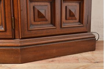 中古　美品　DREXEL HERITAGE(ドレクセルヘリテイジ)　エスペラント　クラシカルな佇まいが魅力のキャビネット(カップボード、食器棚、飾り棚、戸棚、収納棚)(定価約120万円)(R-049159)