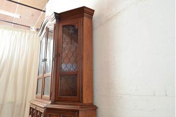 中古　美品　DREXEL HERITAGE(ドレクセルヘリテイジ)　エスペラント　クラシカルな佇まいが魅力のキャビネット(カップボード、食器棚、飾り棚、戸棚、収納棚)(定価約120万円)(R-049159)