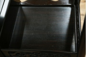 和製ヴィンテージ　黒檀無垢材　上質なこだわりの空間づくりにおすすめの飾り棚　(R-049164)