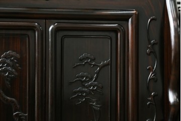 和製ヴィンテージ　黒檀無垢材　上質なこだわりの空間づくりにおすすめの飾り棚　(R-049164)