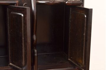 ヴィンテージ家具　黒檀無垢材　上質なこだわりの空間づくりにおすすめの飾り棚(茶棚、戸棚、収納棚、茶箪笥、ビンテージ)(R-049164)