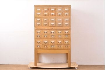 【簡易リペア限定品】レトロ家具　昭和レトロ　KIHARA　ナラ材製　作業台が付いた、ネームプレート付きカードケース(引き出し、チェスト、図書館、図書室)(R-049166)