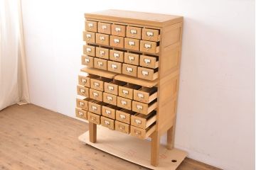 【簡易リペア限定品】レトロ家具　昭和レトロ　KIHARA　ナラ材製　作業台が付いた、ネームプレート付きカードケース(引き出し、チェスト、図書館、図書室)(R-049166)