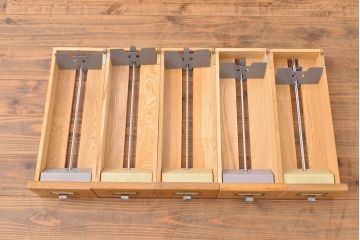 【簡易リペア限定品】レトロ家具　昭和レトロ　KIHARA　ナラ材製　作業台が付いた、ネームプレート付きカードケース(引き出し、チェスト、図書館、図書室)(R-049166)