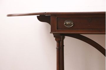 中古　DREXEL HERITAGE(ドレクセルヘリテイジ)　アンティーク調のエレガントなデザインがお洒落なバタフライテーブル(拡張式テーブル、コンソールテーブル、作業台)(R-049172)