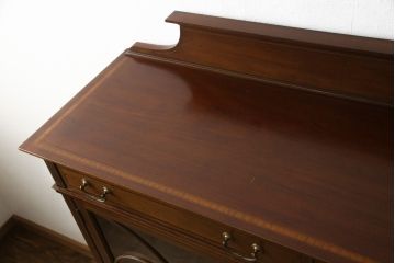 イギリスアンティーク　大振りサイズ　高級品!象嵌細工と美しい装飾が優美な印象を与えるマホガニー製のキャビネット(収納棚、飾り棚)(R-049173)