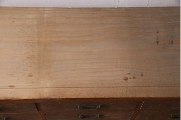 和製アンティーク　ヒノキ材・桐材　引き出し25杯　角手が魅力!小物の整理に活躍するレトロなチェスト(引き出し、サイドボード)(R-049175)